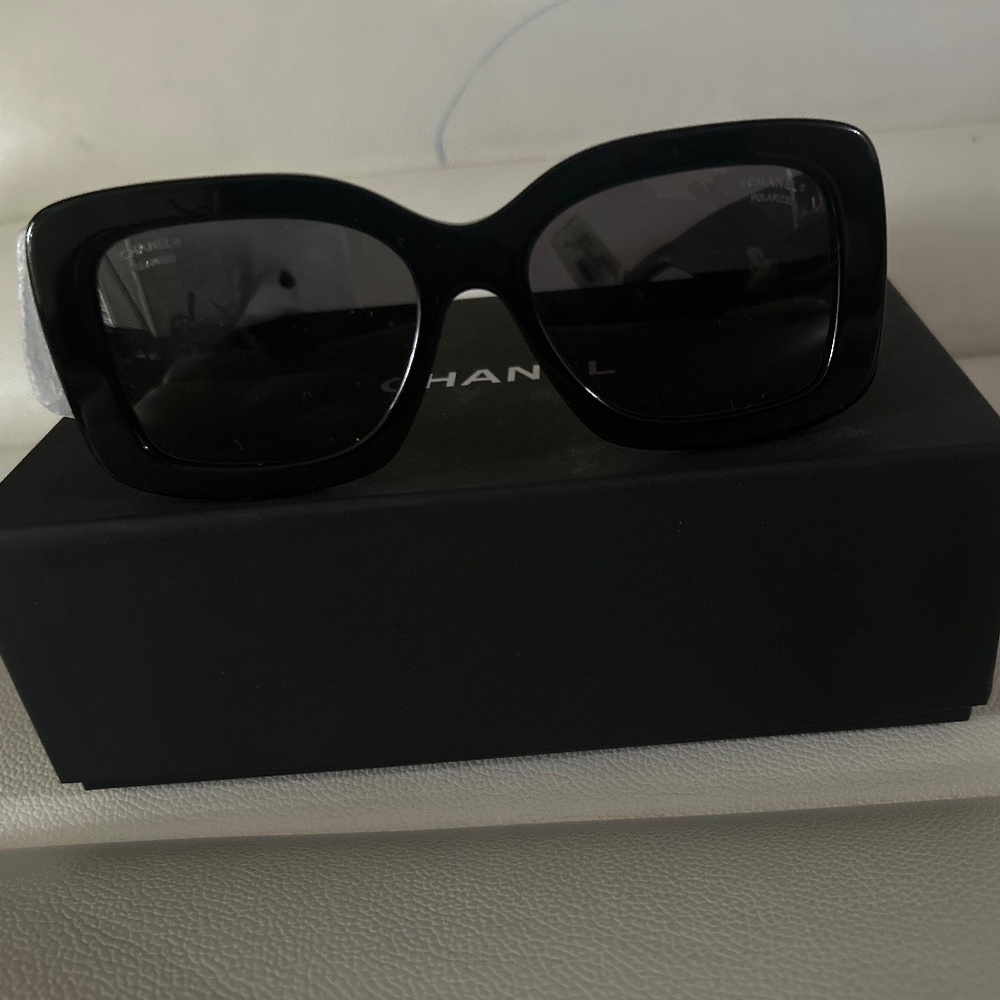 New Authenic  CHANEL OVERSIZED SUNGLASSES